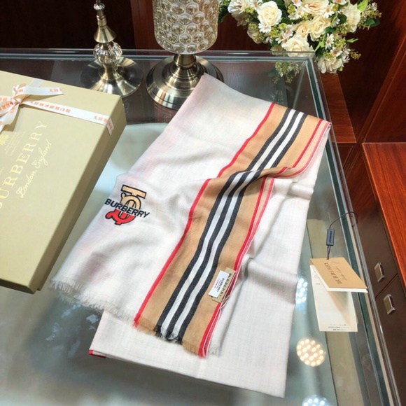 BURBERRY scarf - Picture 6 of 8